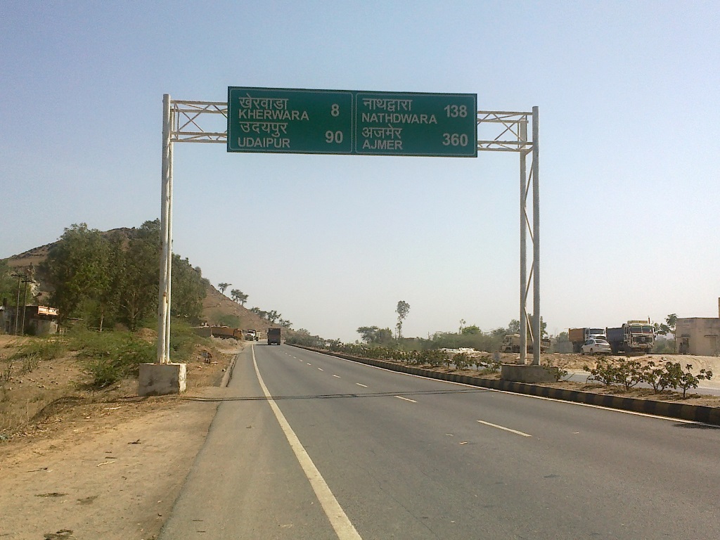THE N-W ROAD TRIP : FROM ‘VADA-PAV’ TO ‘SARSON DA SAAG’