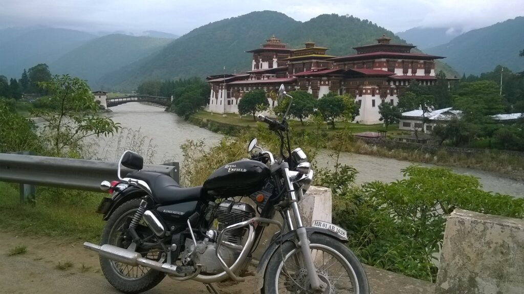 BHUTAN : LAND OF “HAPPY” THUNDER DRAGON
