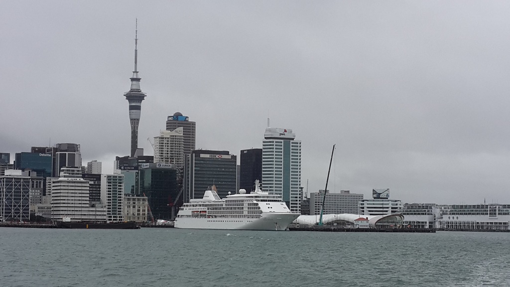 NEW ZEALAND : THE SOUTHERN HEAVEN